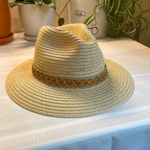 Columbia Natural Tan Packable Passport Hat in Size L/XL